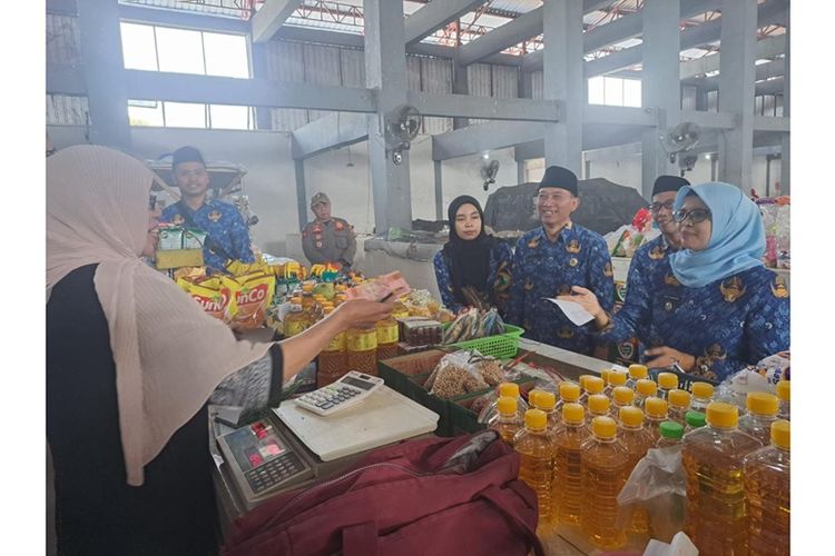 Bupati Blitar Dorong ASN Belanja di Pasar Rakyat